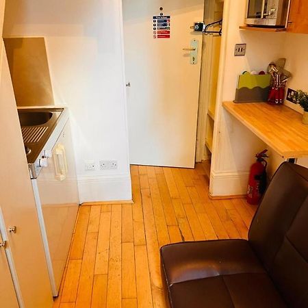 Appartamento F10- Mezzanine 1St Floor Flat Fits 3 Near Paddington Londra Esterno foto