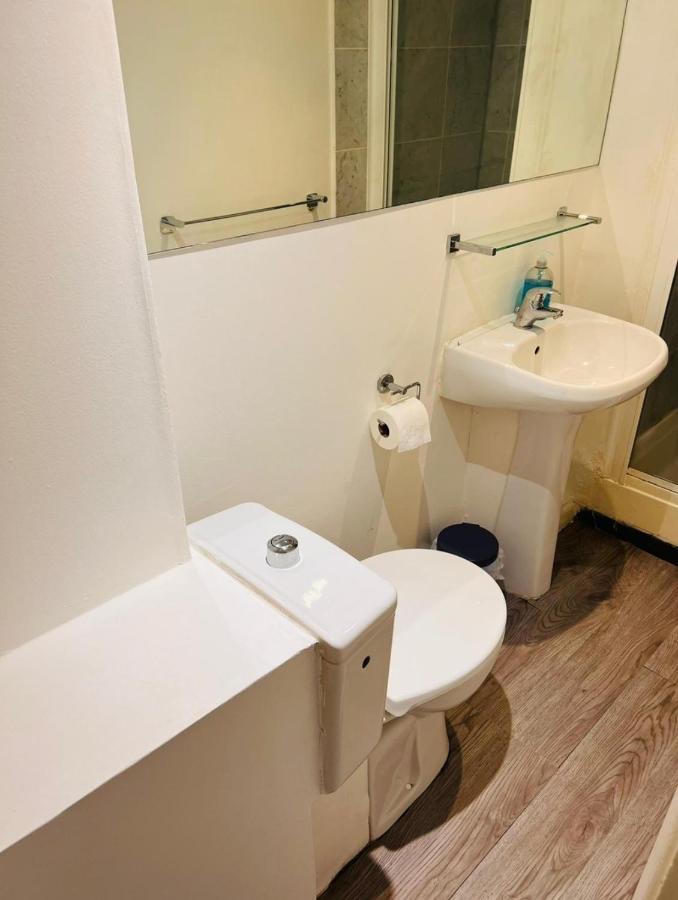 Appartamento F10- Mezzanine 1St Floor Flat Fits 3 Near Paddington Londra Esterno foto