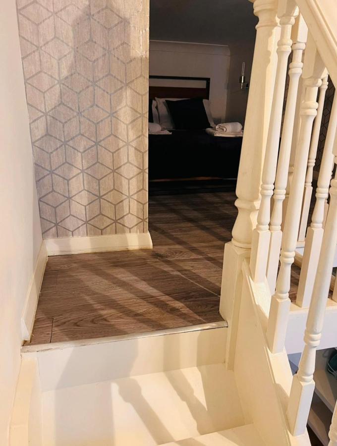 Appartamento F10- Mezzanine 1St Floor Flat Fits 3 Near Paddington Londra Esterno foto